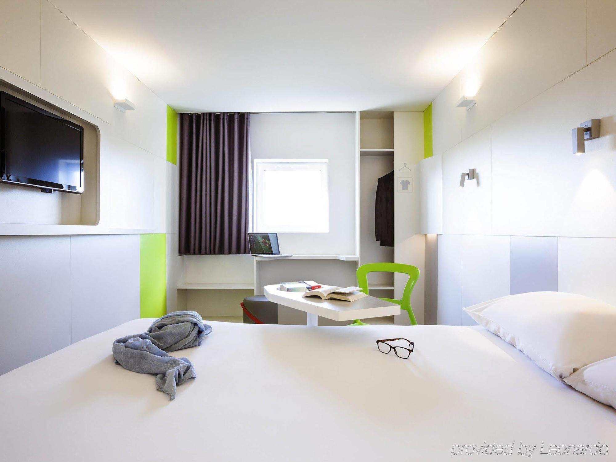 Ibis Styles Paris Saint Ouen Hotel Exterior photo